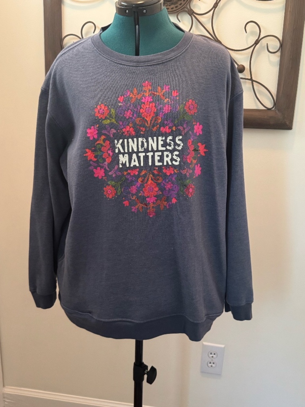Natural Life Sweatshirt Kindness Matters Floral Sz Large